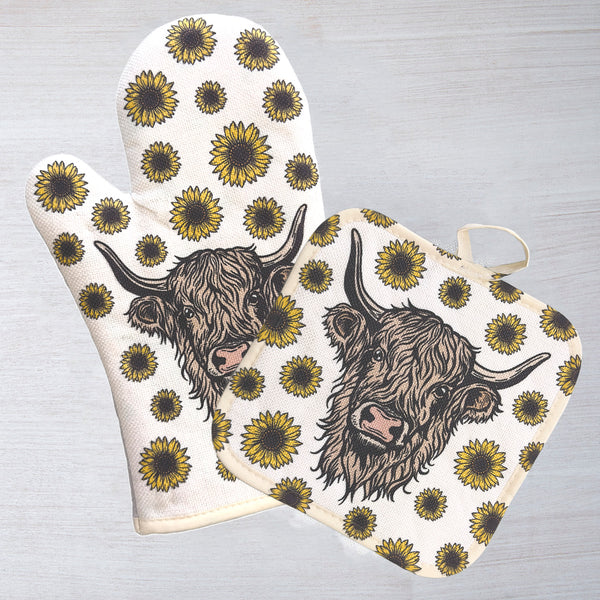 Highland Cow Oven Mitt + Potholder Set - Heat Resistant, Stylish Kitchen Accessory - Perfect for Housewarming Gifts