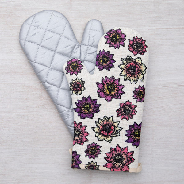 https://counter-couture.com/cdn/shop/products/Lotus_oven_mitt_front_and_back_600x.jpg?v=1672707716
